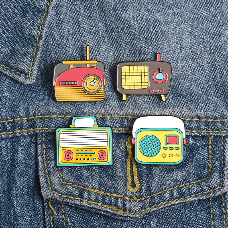 Music Enamel Lapel Pins Classic Phonograph Vinyl Records Brooches Badges Fashion Pins Gifts for Friends Wholesale