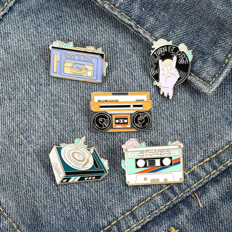 Music Enamel Lapel Pins Classic Phonograph Vinyl Records Brooches Badges Fashion Pins Gifts for Friends Wholesale